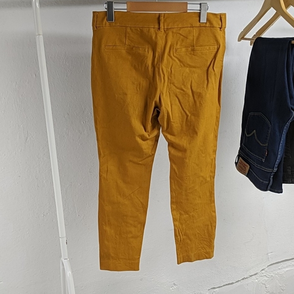 Mustard Old Navy Ankle Length Pixie Pants - Picture 2 of 6
